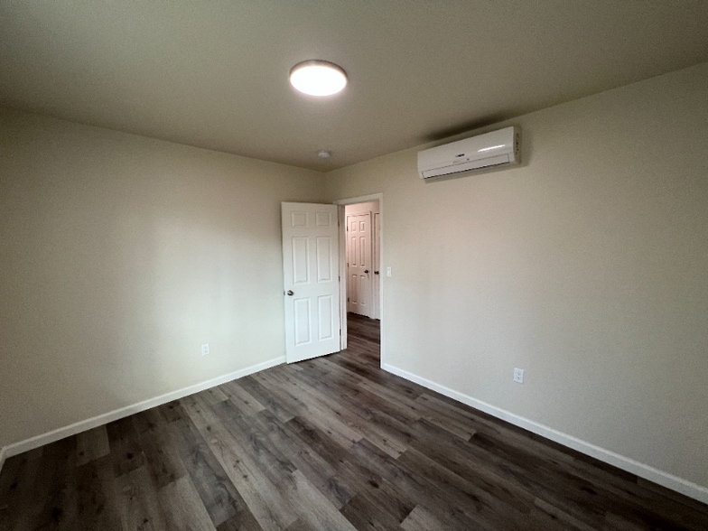Building Photo - 940 N Van Ness Ave