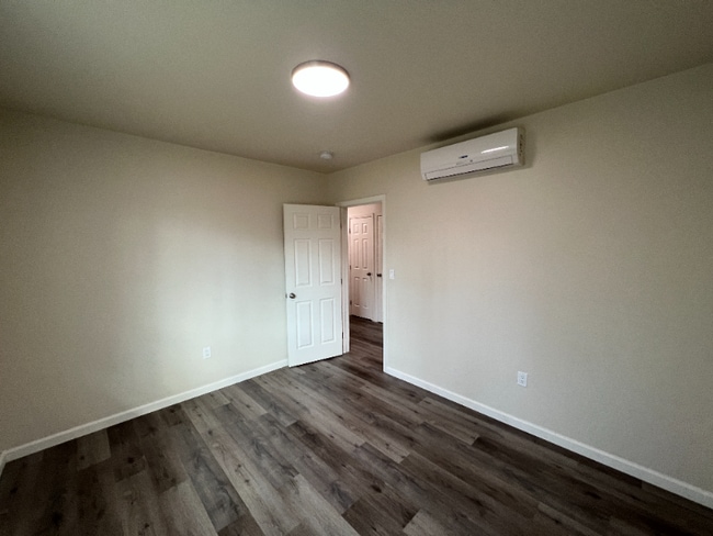 Building Photo - 940 N Van Ness Ave