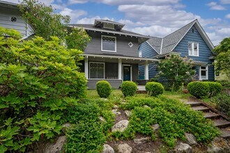 Building Photo - Charming & Spacious 4-Square 3 BR/1.75 BA ...