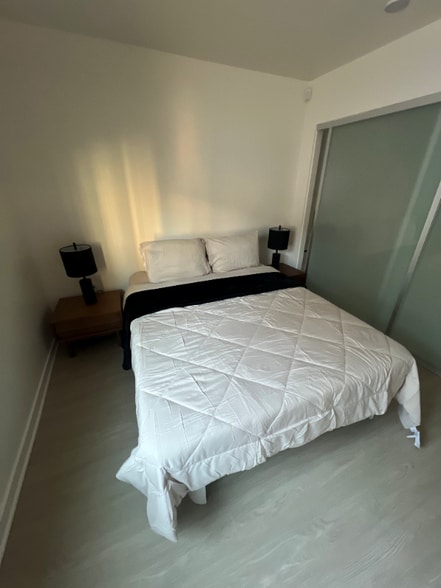 Building Photo - 1901 Overland Ave