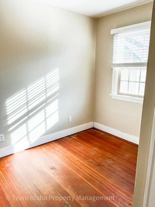 Building Photo - Charming 3bed/3bath home in Historic Fort Russell District