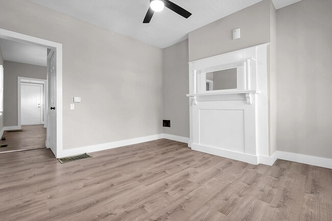 Building Photo - Newly Updated 2 Bedroom Home – Bright, Mod...