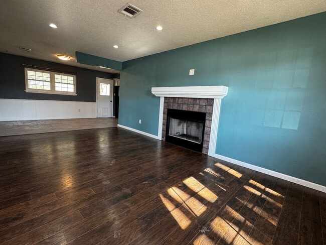 Building Photo - 3028 NE Pioneer Blvd