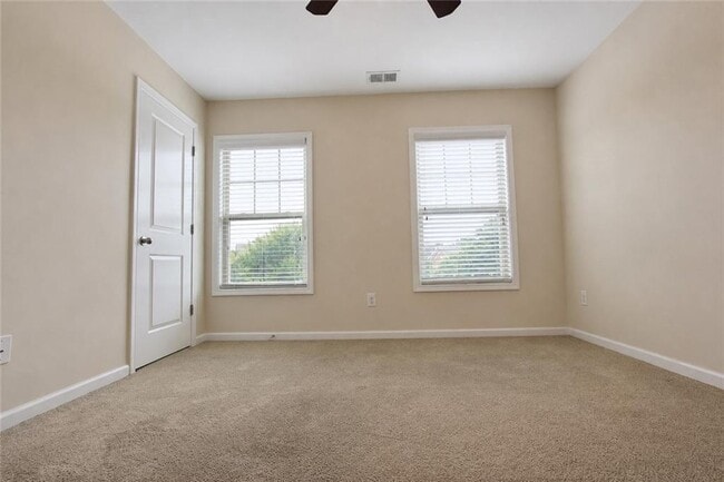 Building Photo - 2132 Greencrest Cir