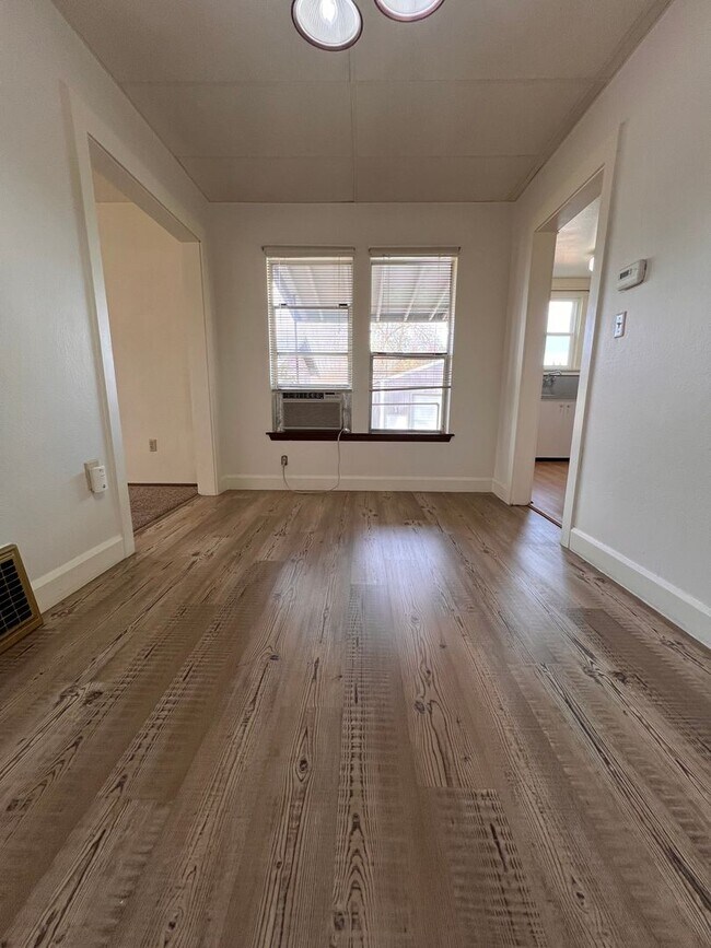 Building Photo - e2607