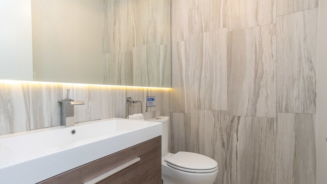 Building Photo - 1947 W Diversey Pkwy