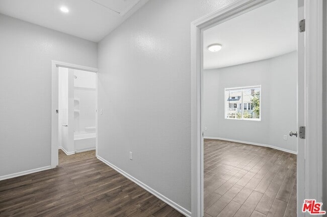 Building Photo - 171 E 35th St