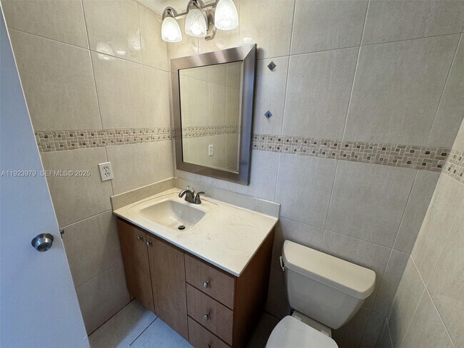 Building Photo - 10651 SW 108th Ave