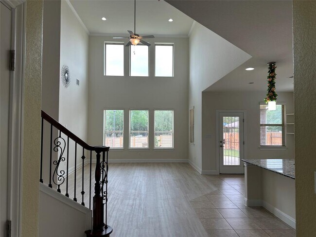 Building Photo - 4237 Privacy Hedge St