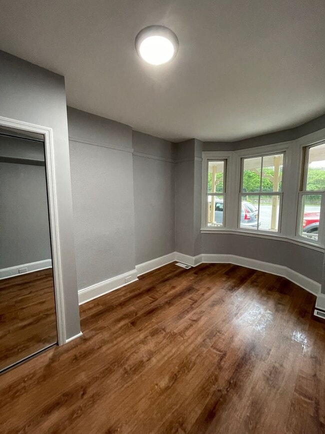 Building Photo - Updated 3 Bedroom House With a backyard and Laundry