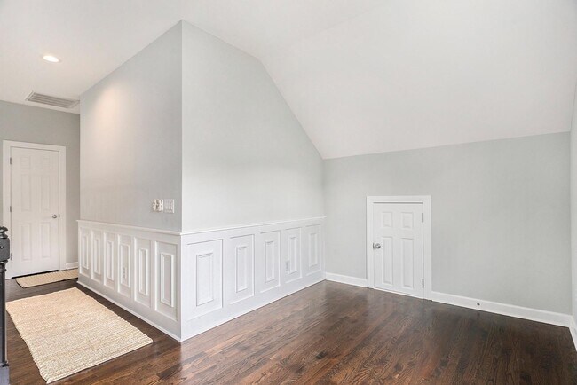 Building Photo - 200 N Ladd Ct