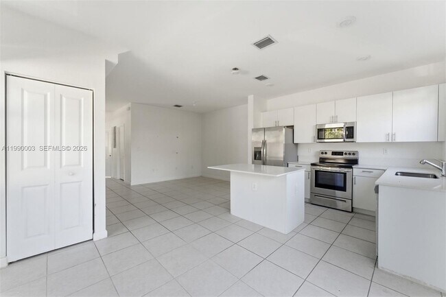 Building Photo - 24630 SW 118 Ave