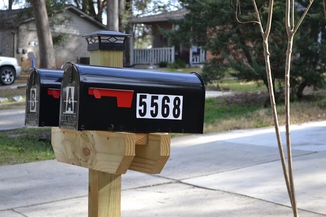 Building Photo - 5568 Lumberjack Ln