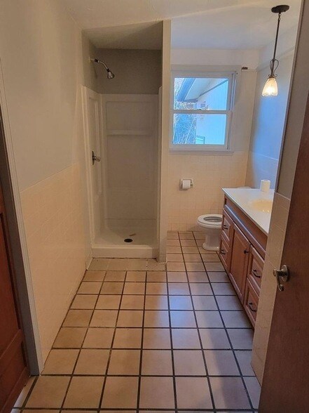 Building Photo - 688 Speck Rd