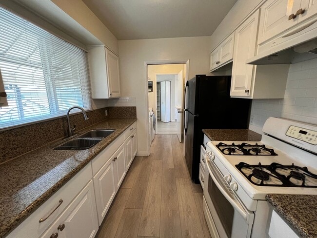 Building Photo - 2 Bedroom 1 Bath Apartment for Rent in Arcadia with New Ductless A/C