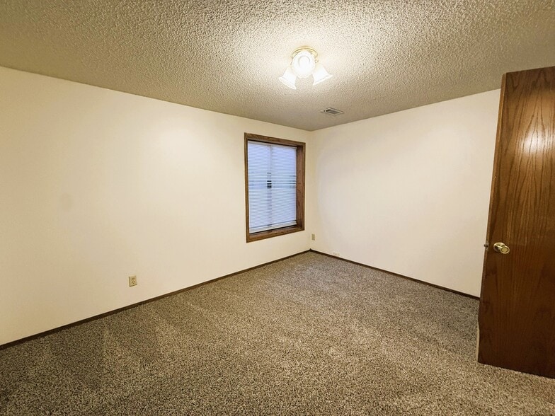 Building Photo - 13932 Lockmoor Cir