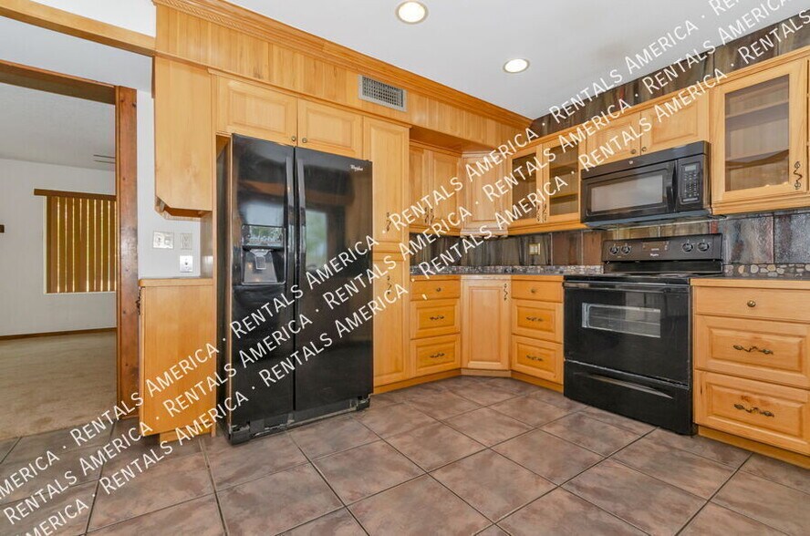 Building Photo - 7868 N Soledad Ave