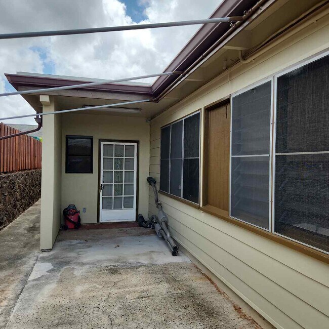 Building Photo - 1551 Kuahaka St