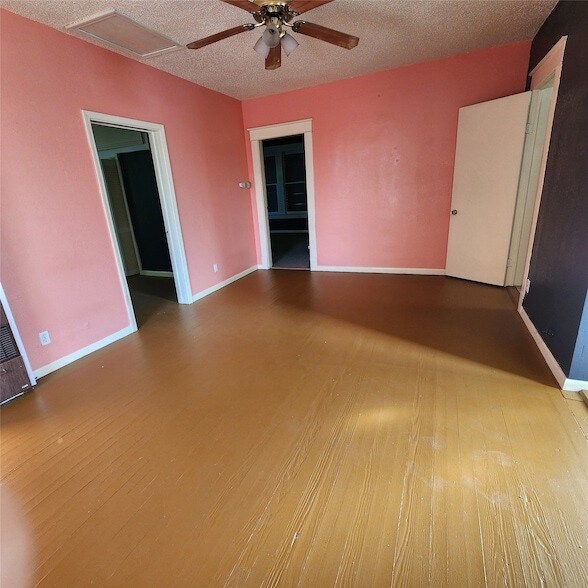 Building Photo - 4401 Ave Q 1/2
