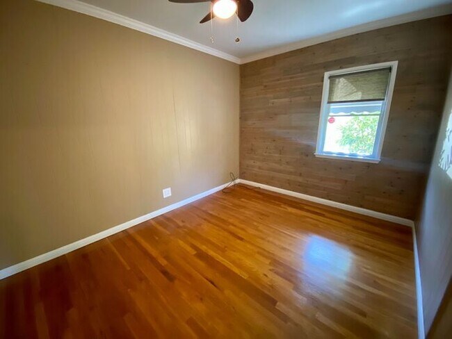 Building Photo - 238 Jackson St