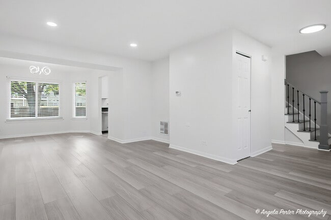 Building Photo - 1240 Huntington Dr