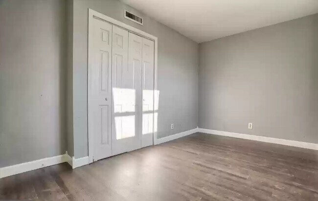 Building Photo - 519 St Marys Dr