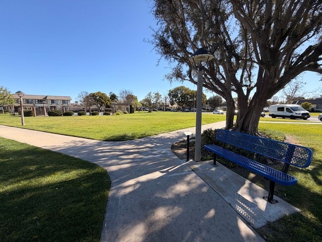 Building Photo - 3 Bed, 2 Bath Tanglewood For Rent- Single Story w/ Garage and AC!