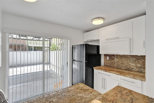 Building Photo - 990 NW 78th Ave