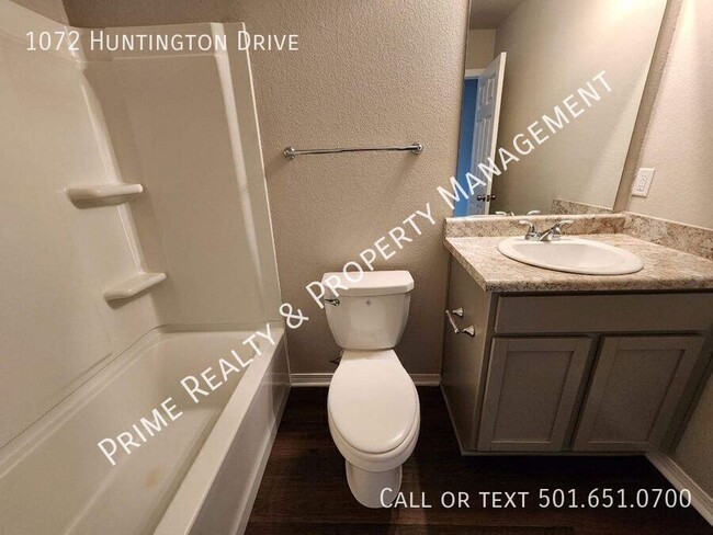 Building Photo - 1072 Huntington Dr