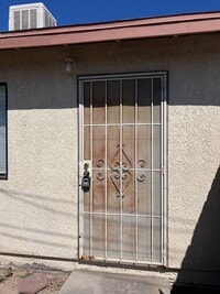 Building Photo - 838 E Adams St