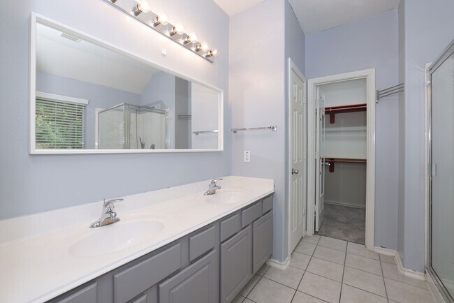 Building Photo - 7 N Regan Mead Cir