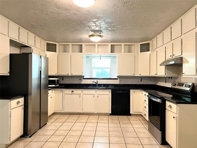 Building Photo - 22823 Goldstone Dr