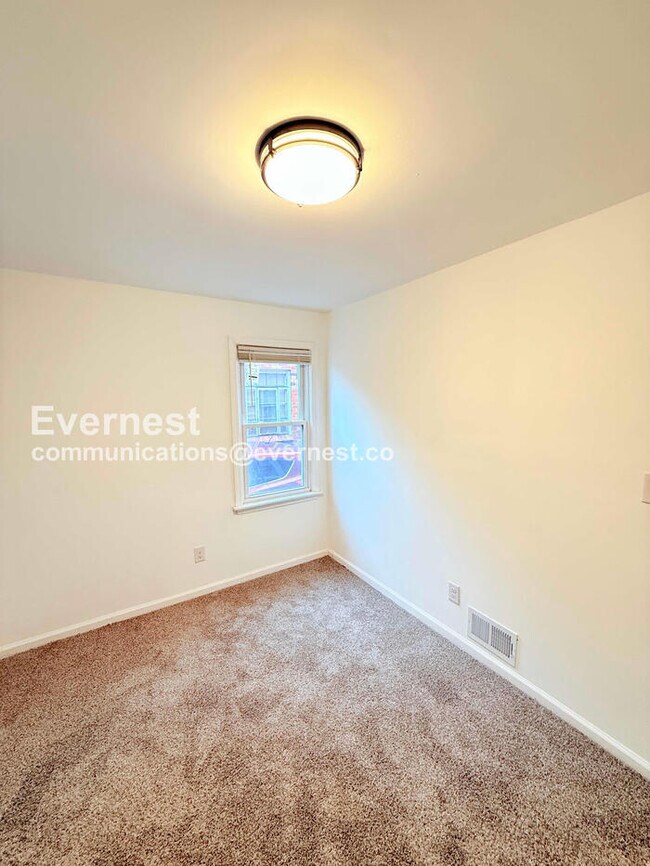 Building Photo - 17187 Rowe St