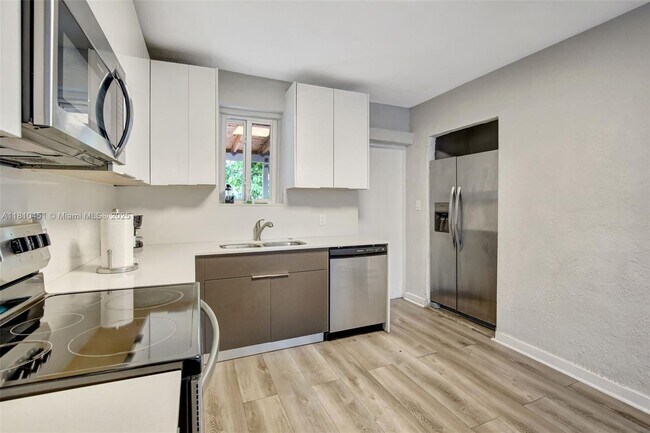 Building Photo - 6039 SW 38th St