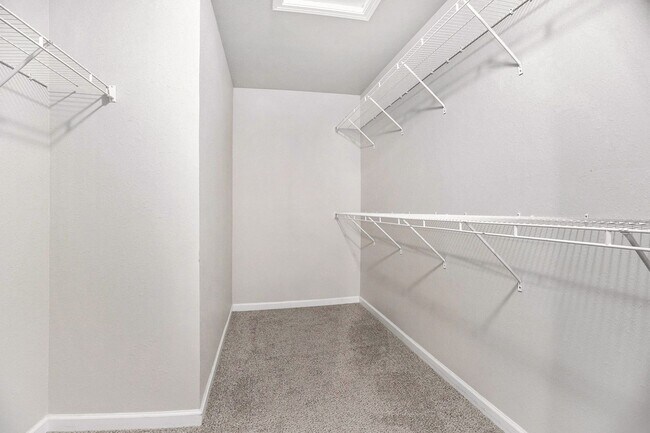 Building Photo - Outstanding 4 Bedroom Home with Great Schools!