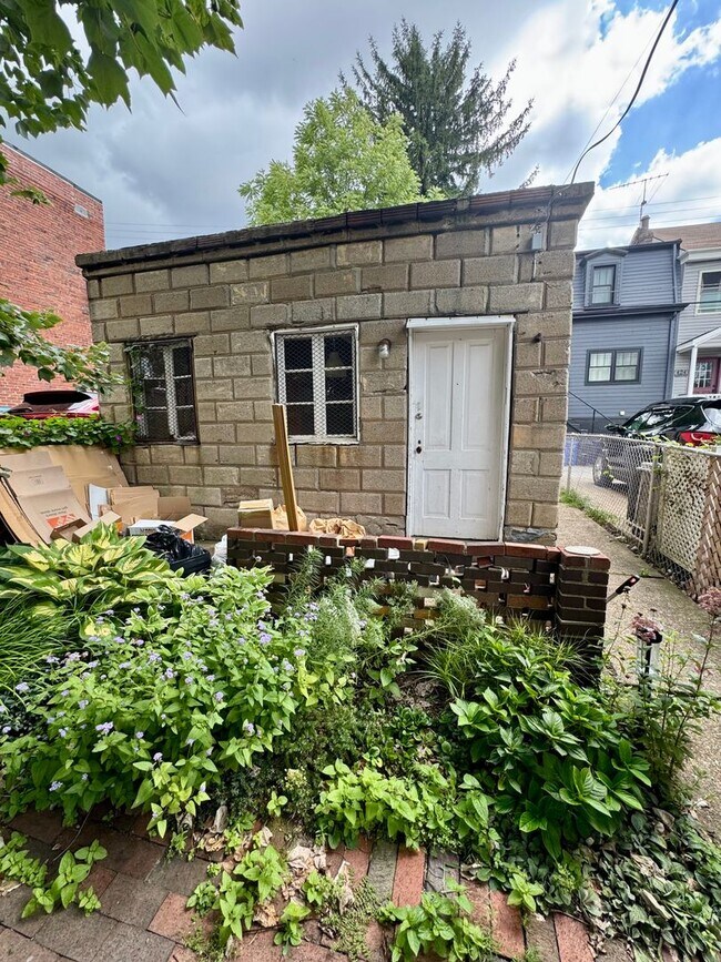 Building Photo - 419 Taylor St