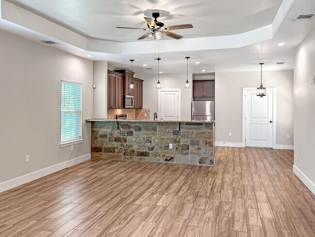 Building Photo - Elegant Stone-Front Home on 1 Acre in Natalia