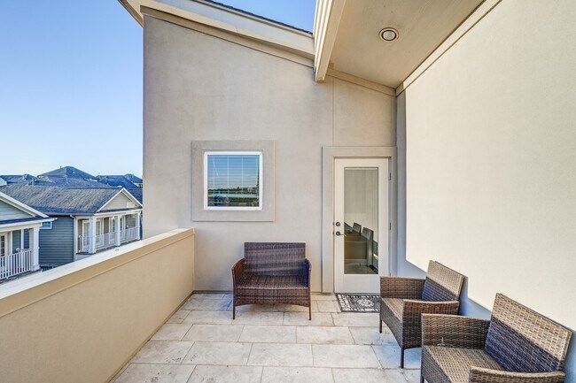 Building Photo - 1325 W 24th St