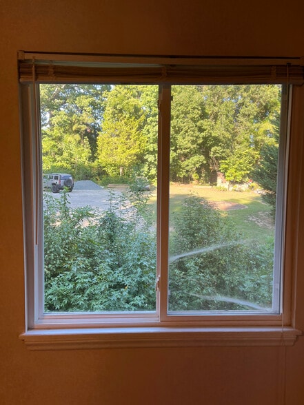 Building Photo - 906 W Chatham St