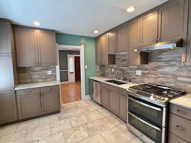 Building Photo - 3165 W 36th Ave