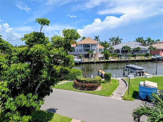 Building Photo - 3850 Mariners Walk