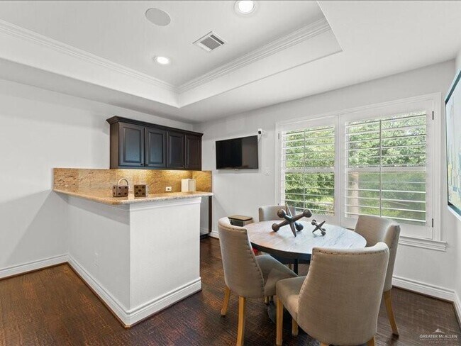Building Photo - 7 Ivy Castle Ct