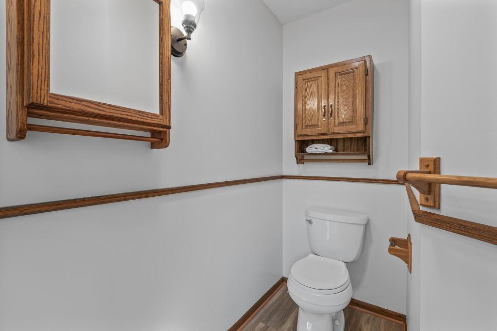 Building Photo - 833 Tyrol Ln
