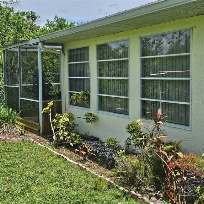 Building Photo - 468 Harland Ave