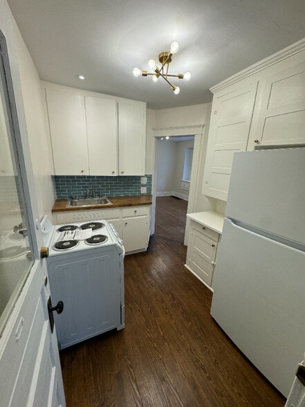 Primary Photo - 306 N Fairview Ave