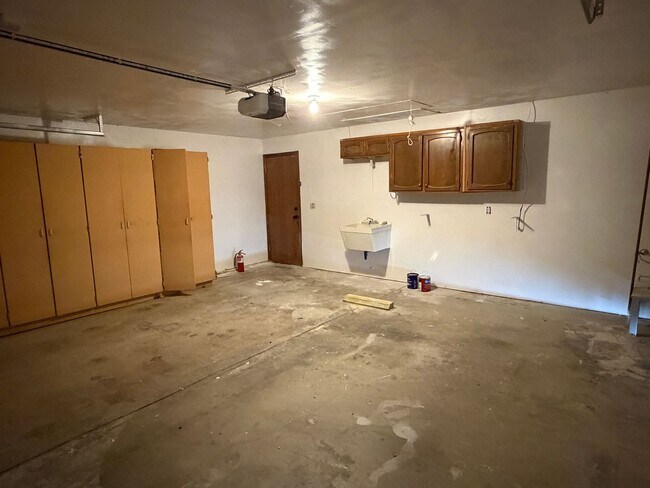Building Photo - 5933 W Iris Ct