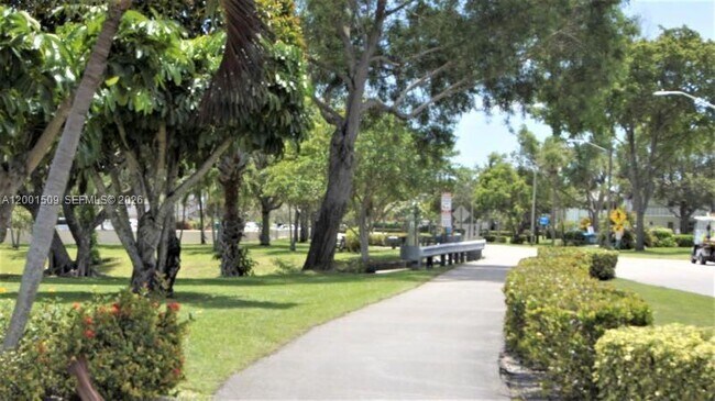 Building Photo - 71 Waltham C