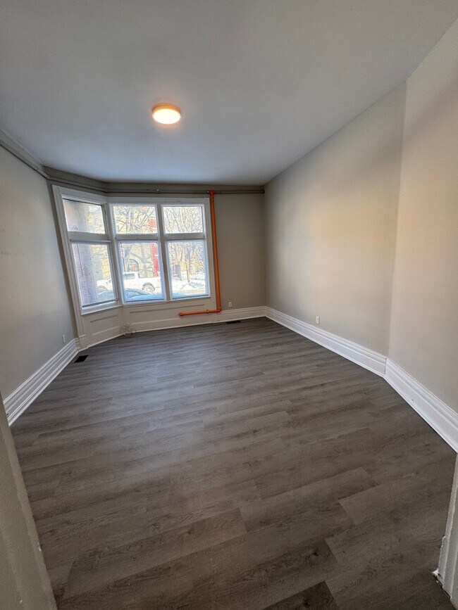 Building Photo - Old Louisville - Oak Street Apartments