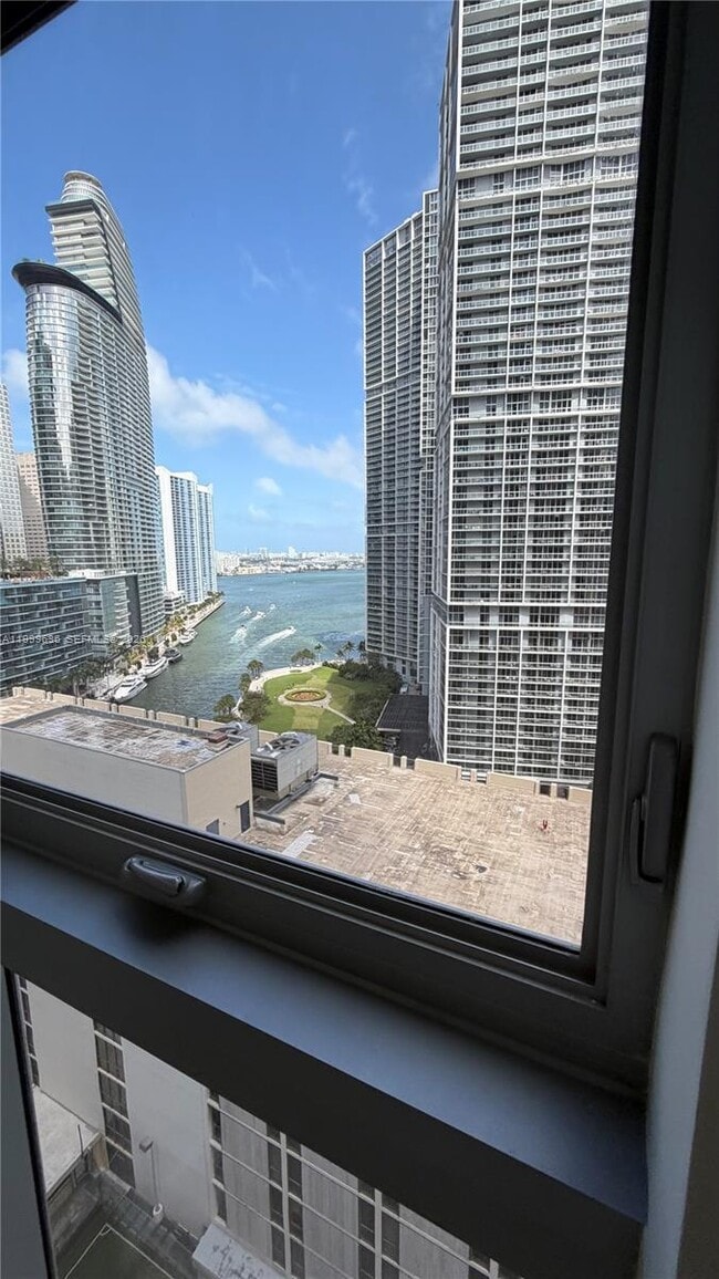 Building Photo - 77 SE 5th St