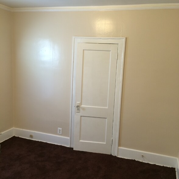 Building Photo - 9775 Chenlot St